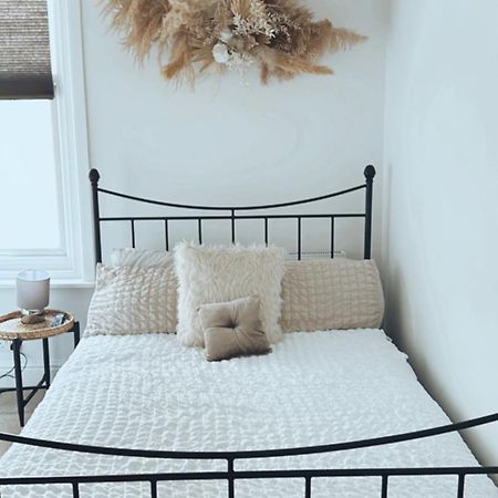 Southsea Homestays - Three Bedroom Home, Sleeps 8 - With Garden & Hot Tub Portsmouth Ngoại thất bức ảnh