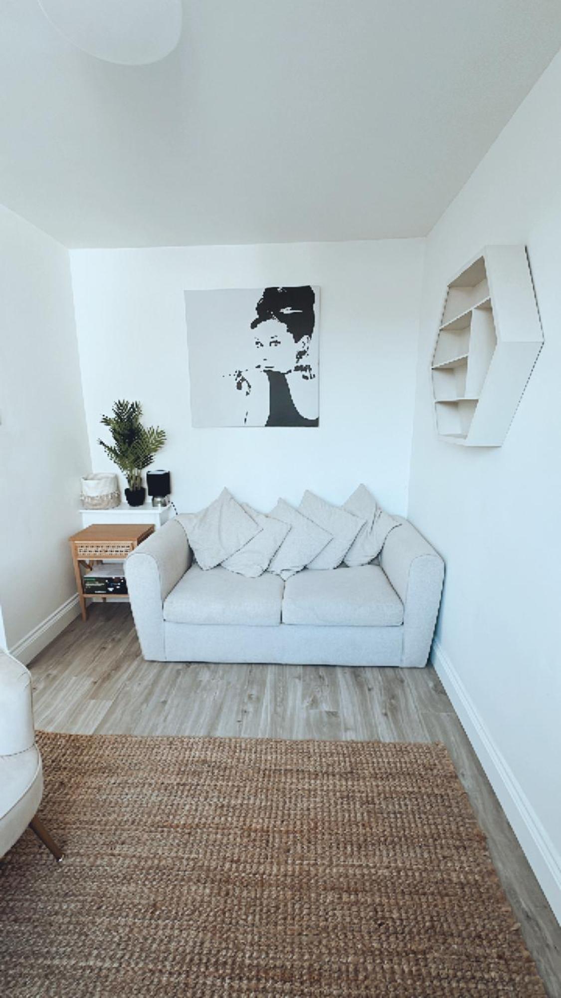Southsea Homestays - Three Bedroom Home, Sleeps 8 - With Garden & Hot Tub Portsmouth Ngoại thất bức ảnh